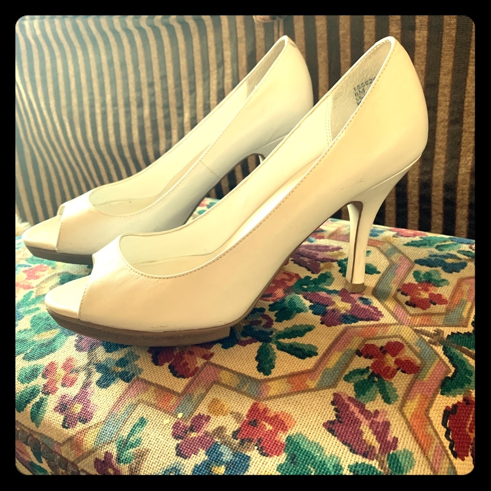 Michael Shannon, white pumps